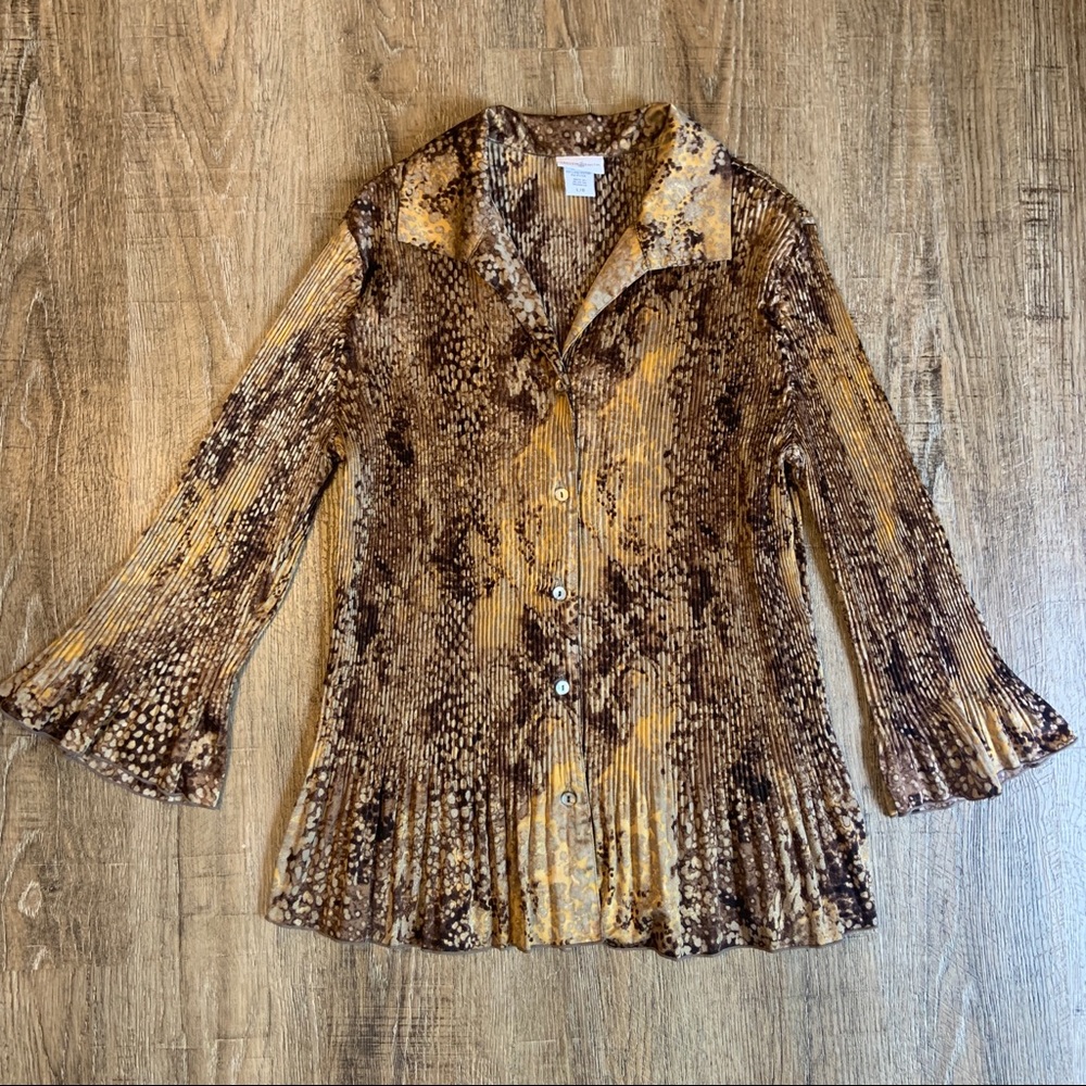 Animal print Button-down Blouse Size Large